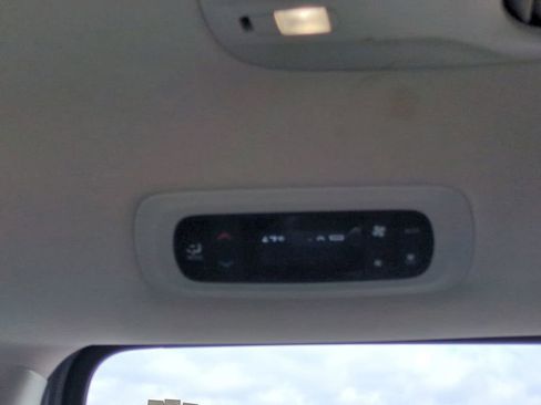 Used 2023 Chrysler Pacifica Touring-L FWD image 21