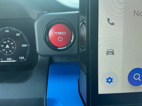 Certified 2025 Toyota Tacoma TRD Off-Road AWD/4WD image 28