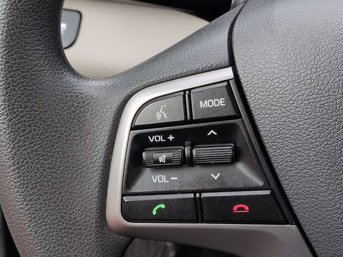 Used 2017 Hyundai Elantra SE image 21