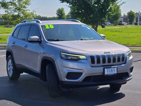 Used 2020 Jeep Cherokee Latitude AWD/4WD image 4