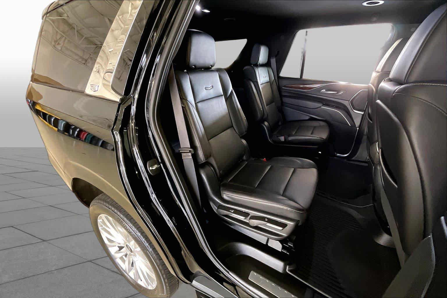 Used 2023 Cadillac Escalade Luxury RWD image 17