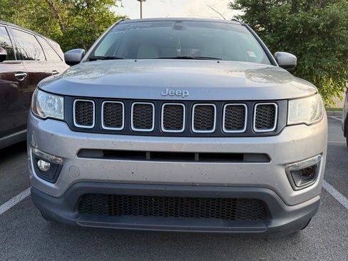 Used 2018 Jeep Compass Latitude w/ Popular Equipment Group FWD image 2
