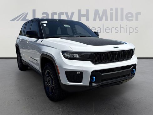 New 2025 Jeep Grand Cherokee Trailhawk image 2