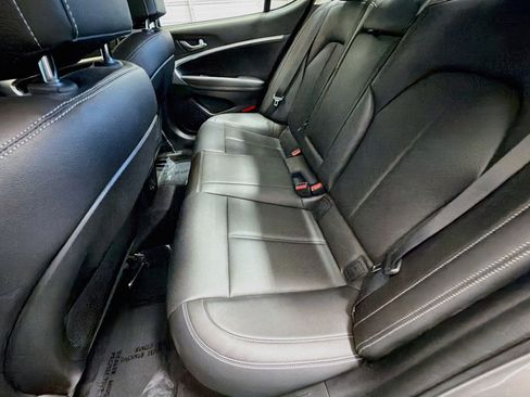 Used 2022 Genesis G70 2.0T RWD image 13