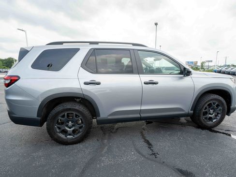 Used 2025 Honda Pilot TrailSport image 6