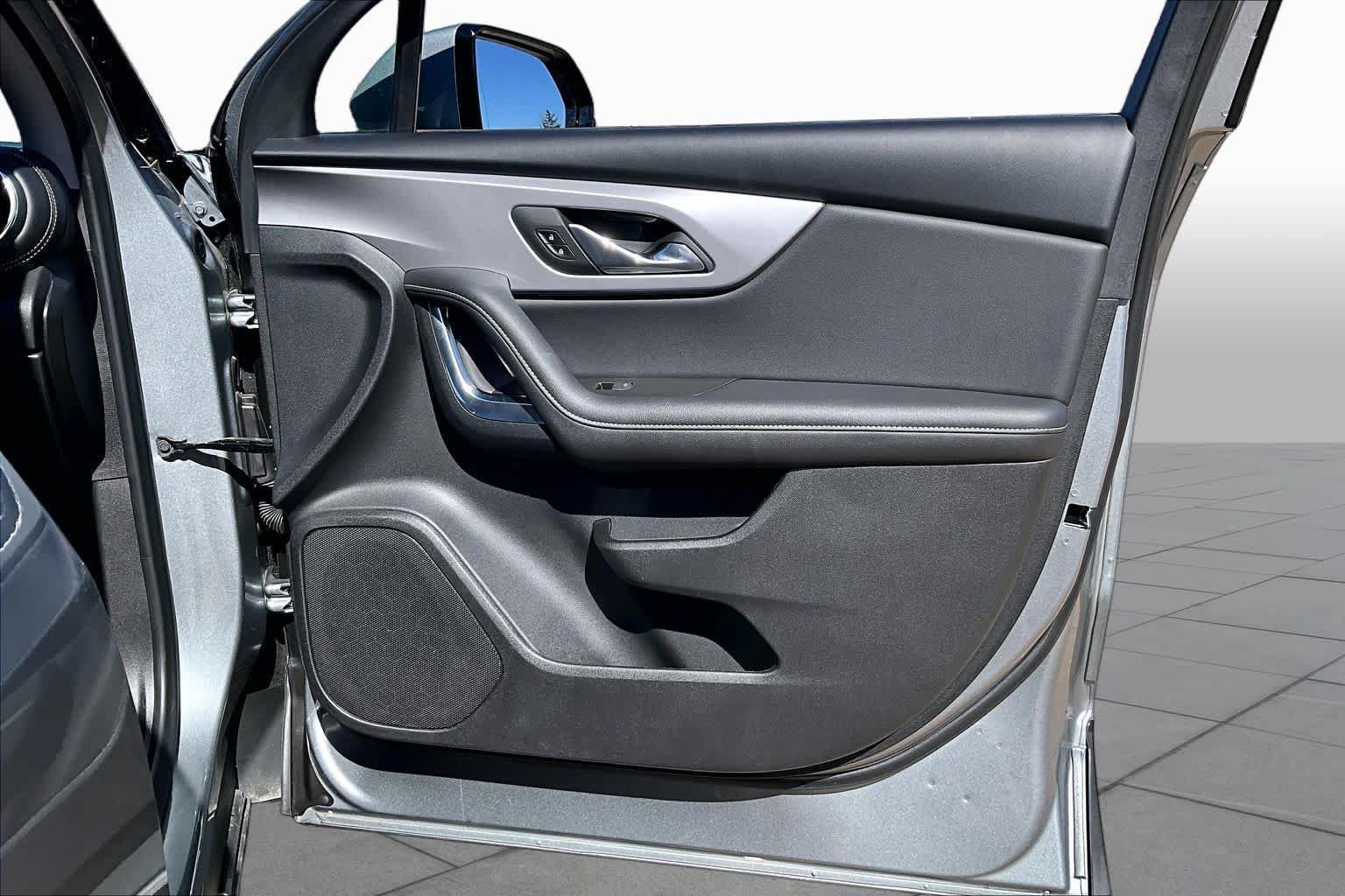Used 2025 Chevrolet Blazer LT FWD image 25