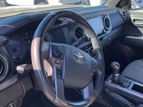 Used 2020 Toyota Tacoma TRD Off-Road w/ Technology Package image 13