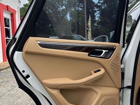 Used 2015 Porsche Macan S image 13