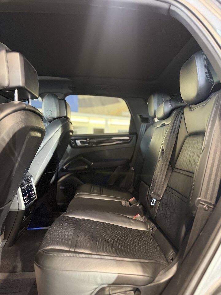 Used 2019 Porsche Cayenne S AWD/4WD image 8