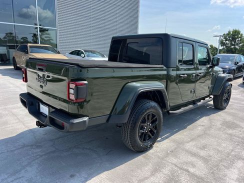 Used 2021 Jeep Gladiator Sport AWD/4WD image 5