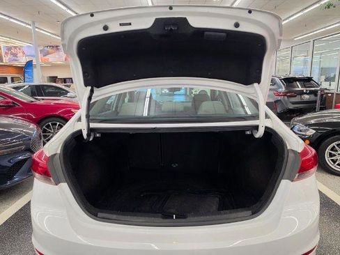 Used 2017 Hyundai Elantra SE FWD image 39