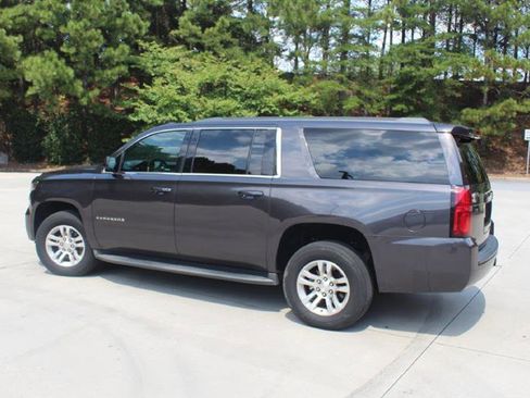 Used 2016 Chevrolet Suburban LT image 3