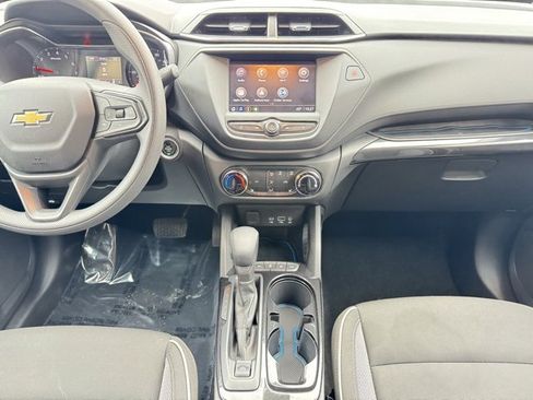 Certified 2022 Chevrolet TrailBlazer LT w/ LPO, Blackout Package image 2