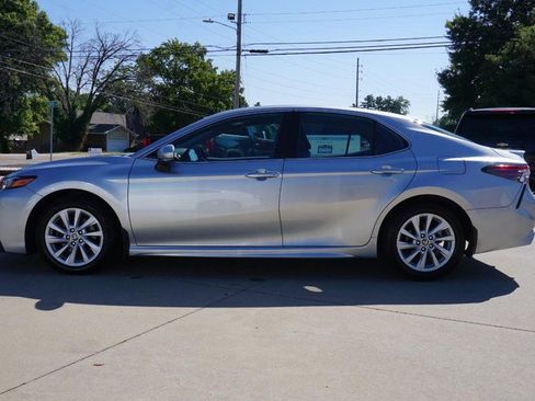 Used 2022 Toyota Camry SE image 6