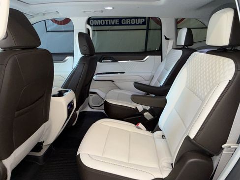 Used 2024 GMC Acadia Denali w/ Super Cruise Package image 22