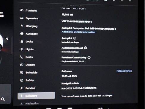 Used 2022 Tesla Model Y Long Range image 24