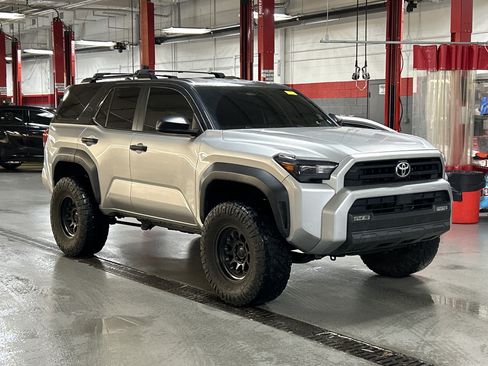 Used 2026 Toyota 4Runner SR5 AWD/4WD image 2