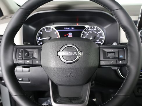 Used 2025 Nissan Rogue SV w/ SV Premium Package image 19