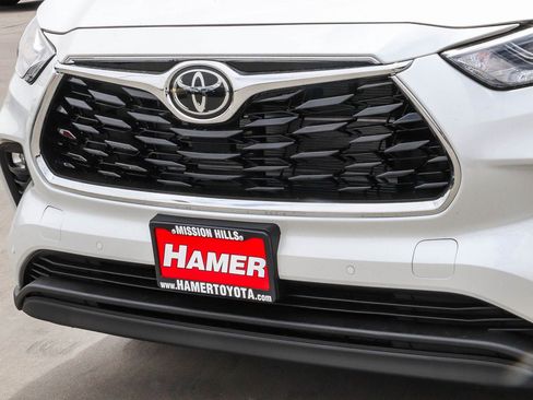 New 2026 Toyota Highlander Limited AWD/4WD image 11