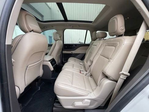 Used 2020 Lincoln Aviator Reserve w/ Equipment Group 201A image 9