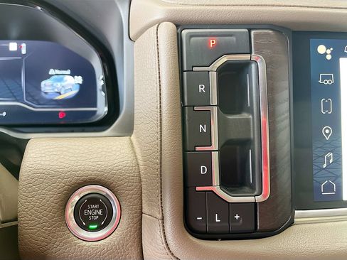 Used 2022 GMC Yukon Denali AWD/4WD image 17