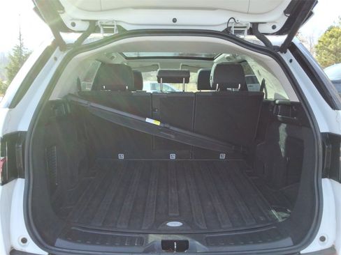 Used 2022 Land Rover Discovery Sport SE image 11