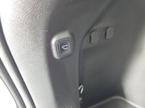 Used 2019 Jeep Cherokee Limited AWD/4WD image 34