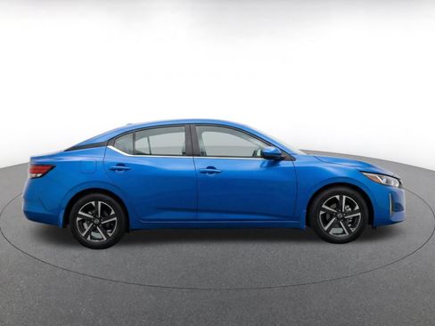 Used 2025 Nissan Sentra SV FWD image 8