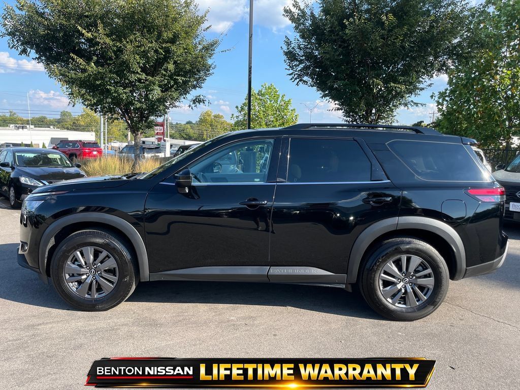 Used 2024 Nissan Pathfinder SV FWD image 8