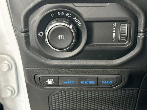 Used 2024 Jeep Wrangler Unlimited Sahara AWD/4WD image 24