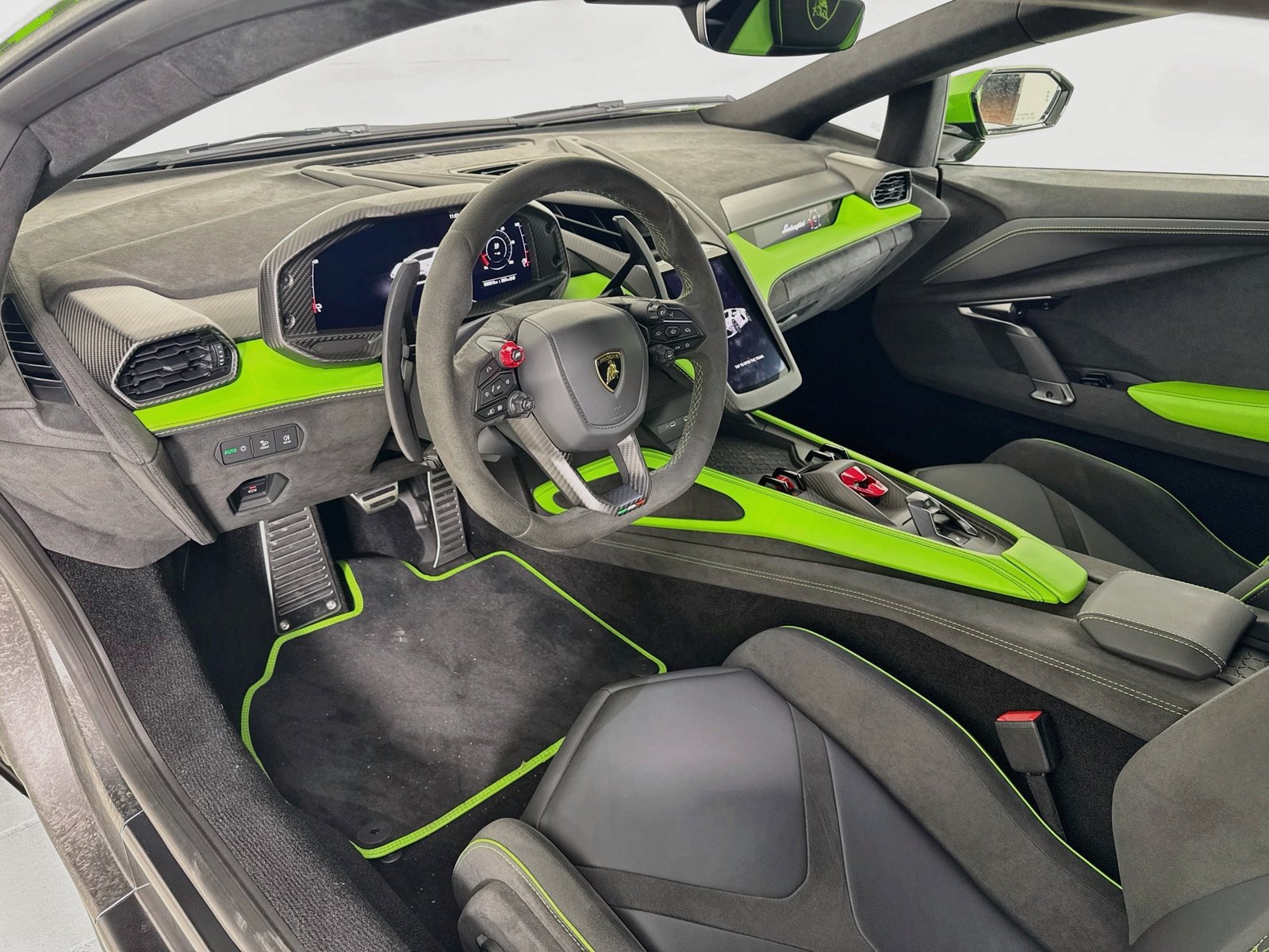 Used 2024 Lamborghini Revuelto AWD/4WD image 7