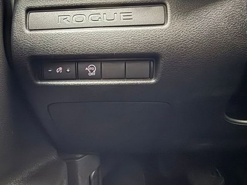Used 2023 Nissan Rogue S image 18
