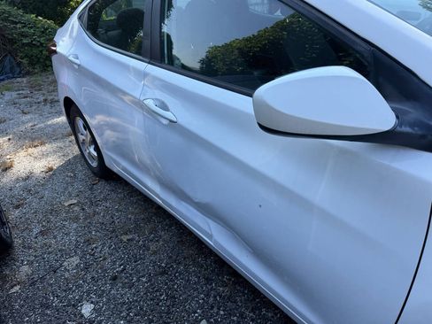 Used 2015 Hyundai Elantra SE FWD image 4