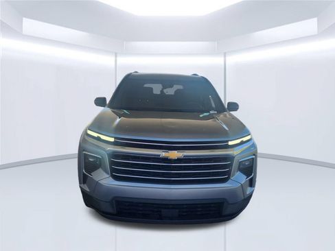Used 2024 Chevrolet Traverse LT FWD image 5