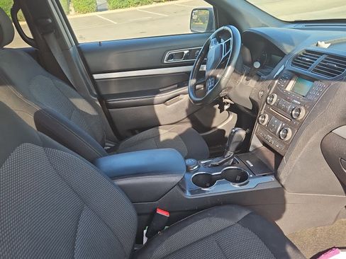 Used 2017 Ford Explorer XLT image 14