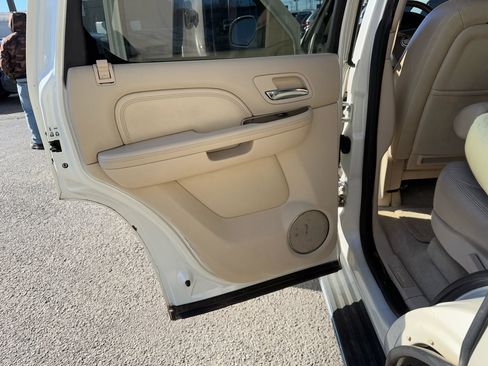 Used 2007 Cadillac Escalade AWD w/ Information Package image 20