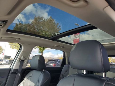 Used 2023 Kia Sorento SX image 6