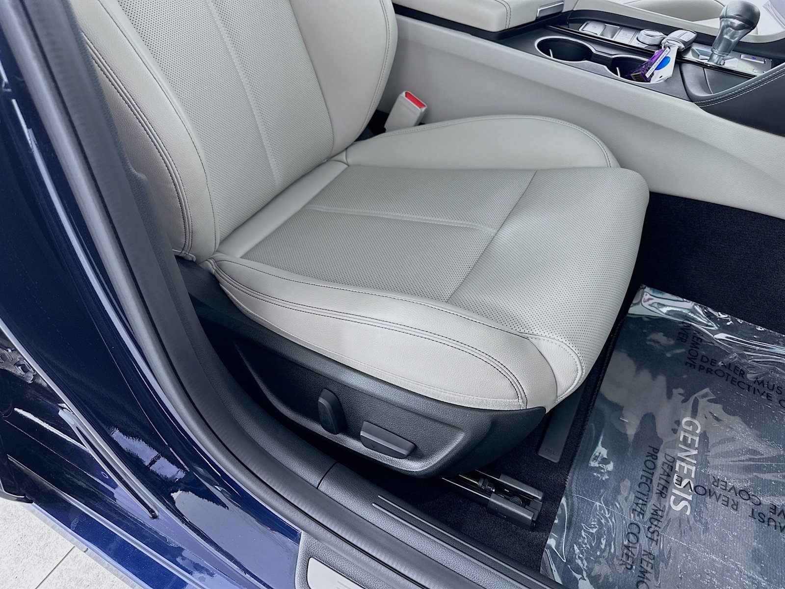 Used 2023 Genesis G70 2.0T RWD image 31