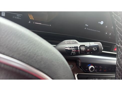 Used 2025 Kia Carnival FWD image 24