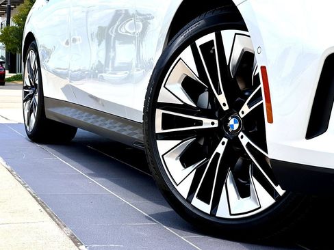 New 2026 BMW 530i w/ Premium Package RWD image 2