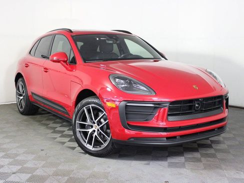 Certified 2025 Porsche Macan image 9