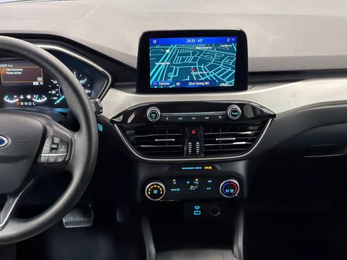 Used 2021 Ford Escape SE image 17