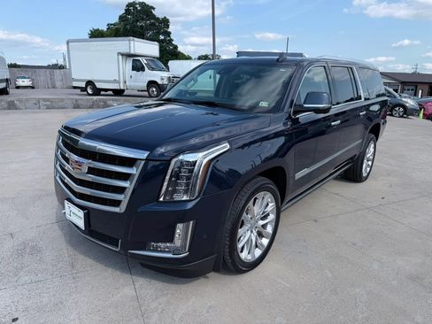 Used 2020 Cadillac Escalade ESV Premium Luxury AWD/4WD image 45