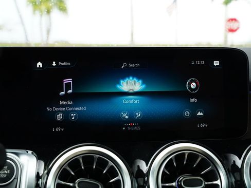 Used 2023 Mercedes-Benz GLB 250 image 24