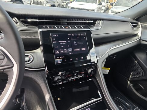 New 2025 Jeep Grand Cherokee 4WD image 16