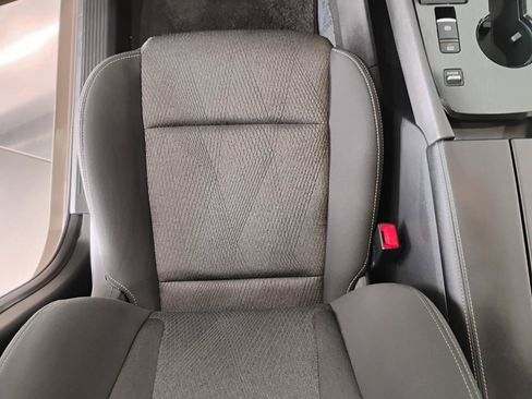Used 2024 Nissan Rogue SV FWD image 41