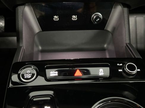 Used 2025 Audi Q6 e-tron Premium w/ Convenience Package image 18