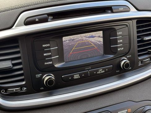 Used 2017 Kia Sorento LX image 25