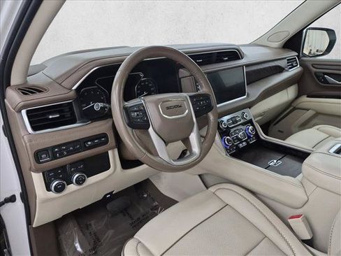 Used 2021 GMC Yukon XL Denali AWD/4WD image 10