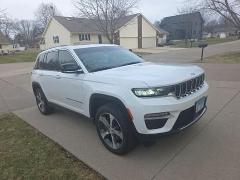 Used 2022 Jeep Grand Cherokee Limited 4xe image 2